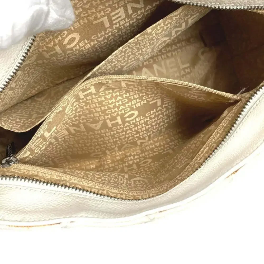 CHANEL White Leather Logo Shoulder Bag